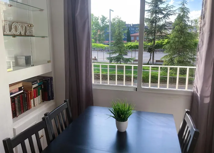 Luninoso y práctico apartamento en el centro con amplio parking incluido